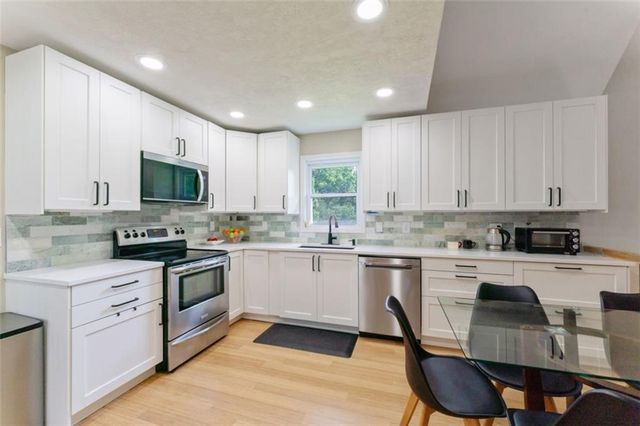 11725 England Street, Overland Park, KS 66210