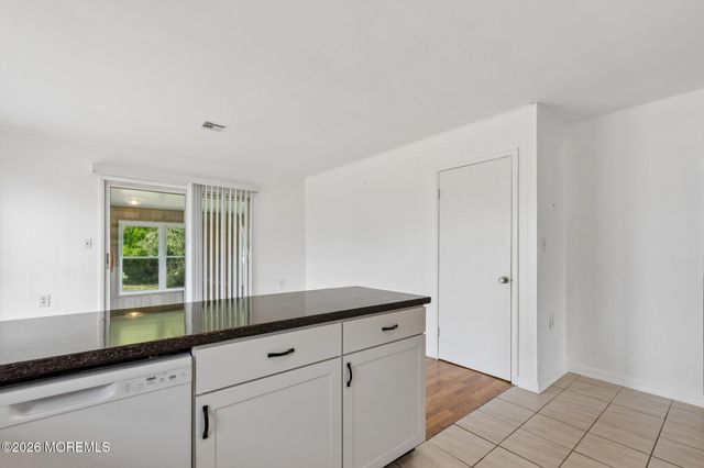 15 Spanish Wells Street, Toms River, NJ 08757