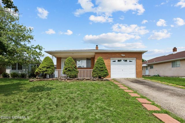 15 Spanish Wells Street, Toms River, NJ 08757