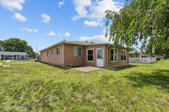 15 Spanish Wells Street, Toms River, NJ 08757