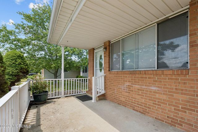 15 Spanish Wells Street, Toms River, NJ 08757
