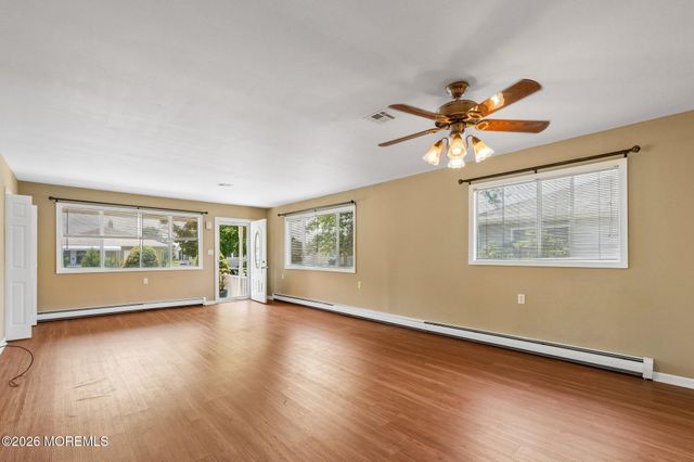 15 Spanish Wells Street, Toms River, NJ 08757