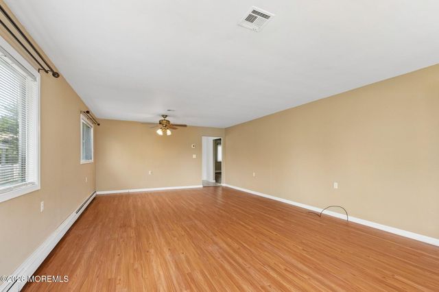 15 Spanish Wells Street, Toms River, NJ 08757