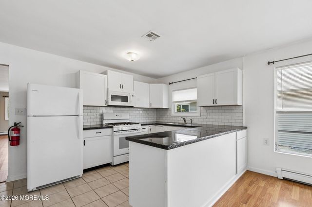 15 Spanish Wells Street, Toms River, NJ 08757