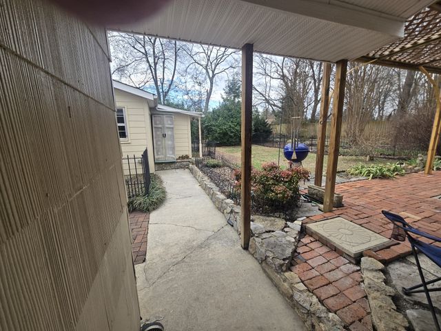 1003 Lawndale Dr, Murfreesboro, TN 37129