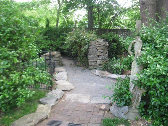 1003 Lawndale Dr, Murfreesboro, TN 37129