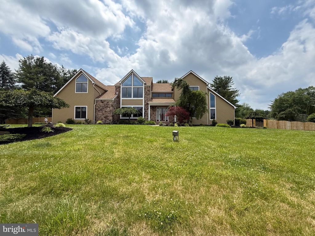 112 BOBBIE DR, Ivyland, PA 18974