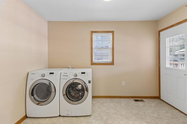 1111 N D Street, Indianola, IA 50125