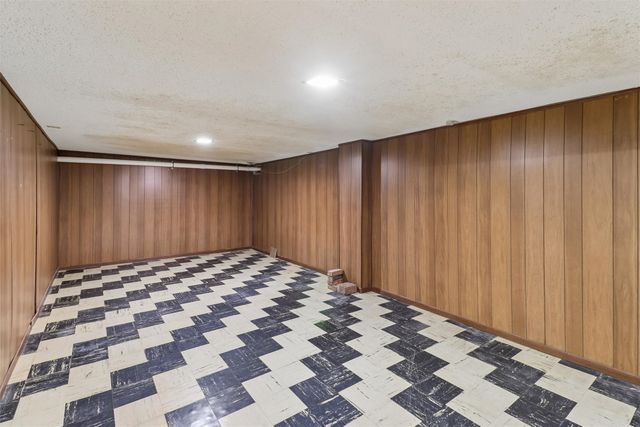1111 N D Street, Indianola, IA 50125
