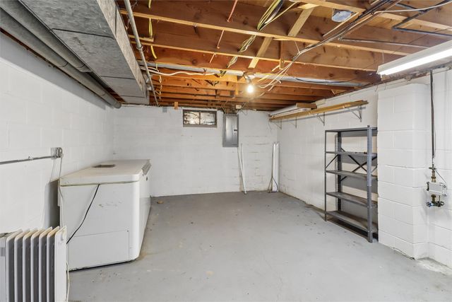 1111 N D Street, Indianola, IA 50125