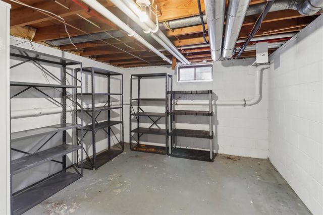 1111 N D Street, Indianola, IA 50125