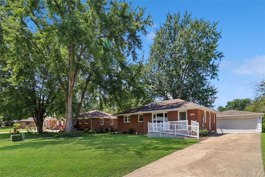 1111 N D Street, Indianola, IA 50125