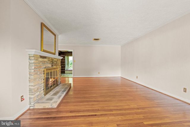 3130 CHICHESTER LN, Fairfax, VA 22031