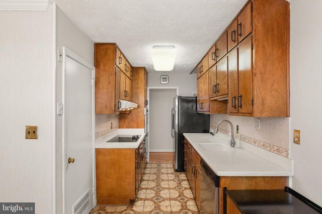 3130 CHICHESTER LN, Fairfax, VA 22031