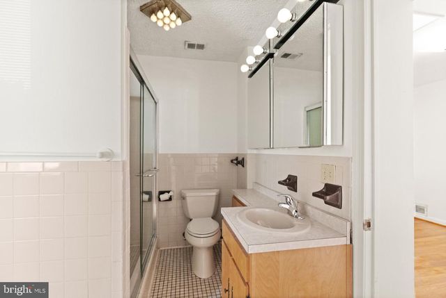 3130 CHICHESTER LN, Fairfax, VA 22031