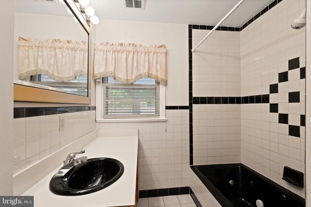 3130 CHICHESTER LN, Fairfax, VA 22031