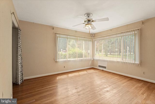 3130 CHICHESTER LN, Fairfax, VA 22031