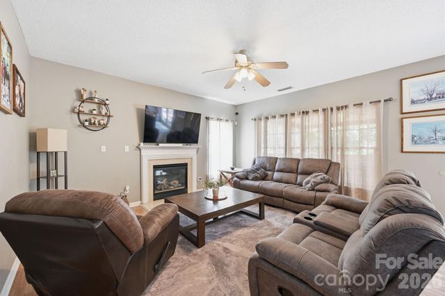 8918 Magennis Grove Court, Charlotte, NC 28216