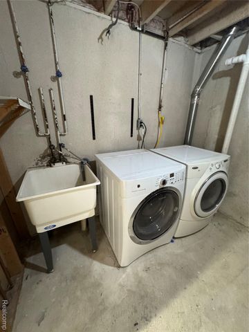 41912 King Edward Court, Clinton Charter Township, MI 48038