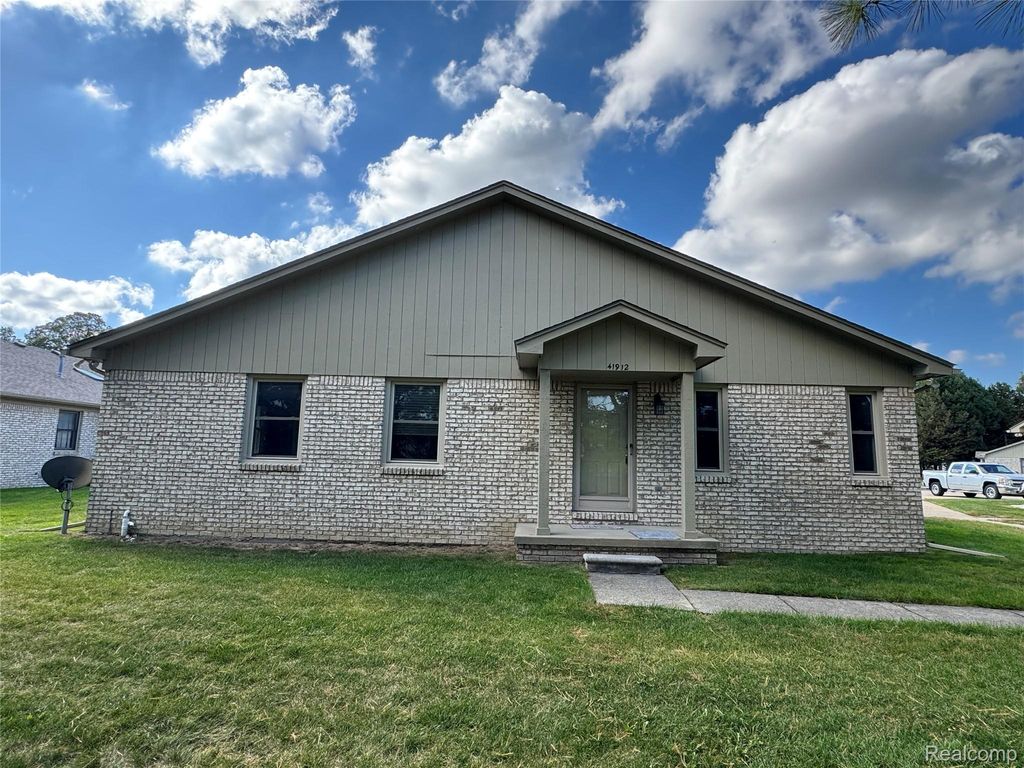 41912 King Edward Court, Clinton Charter Township, MI 48038