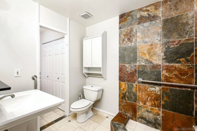 2406 Altisma Way A, Carlsbad, CA 92009