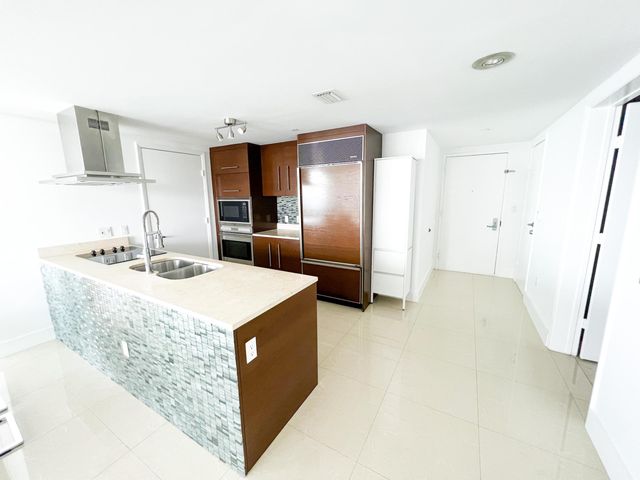 495 Brickell 2611, Miami, FL 33131