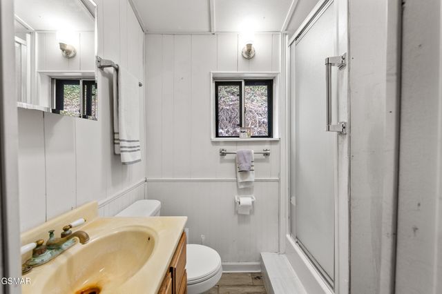 425 Autumn Lane, Gatlinburg, TN 37738