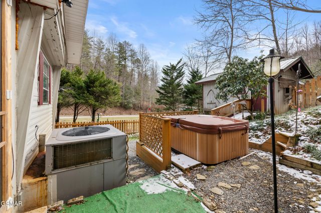 425 Autumn Lane, Gatlinburg, TN 37738