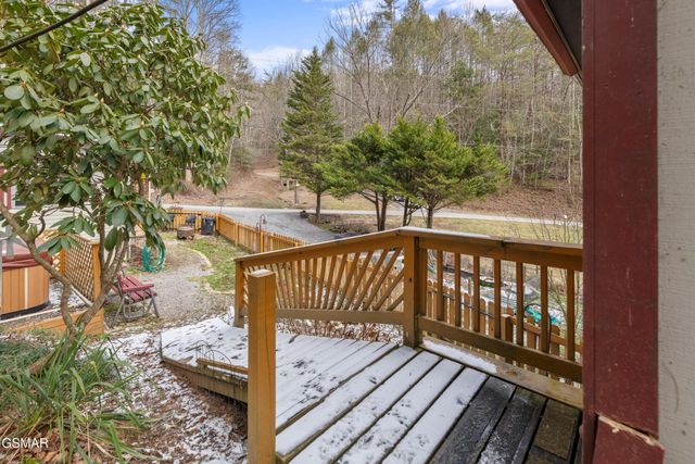 425 Autumn Lane, Gatlinburg, TN 37738