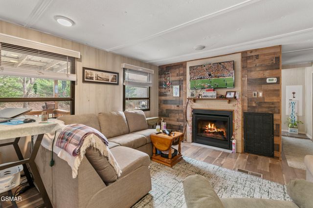 425 Autumn Lane, Gatlinburg, TN 37738