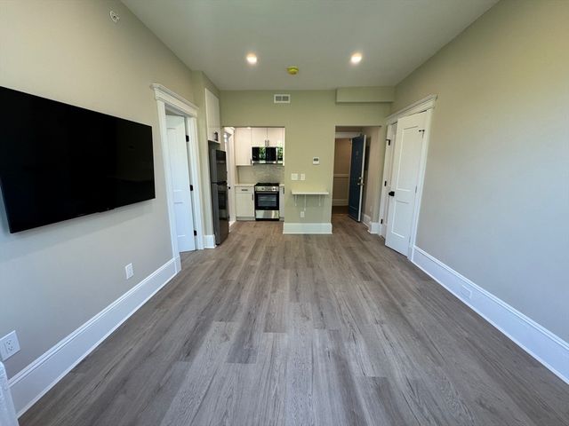 41 Edgerly Rd 28, Boston, MA 02115