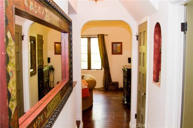 2318 Holly Drive, Los Angeles, CA 90068