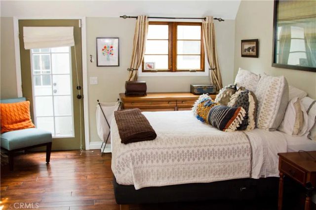 2318 Holly Drive, Los Angeles, CA 90068