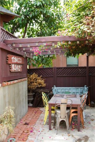 2318 Holly Drive, Los Angeles, CA 90068