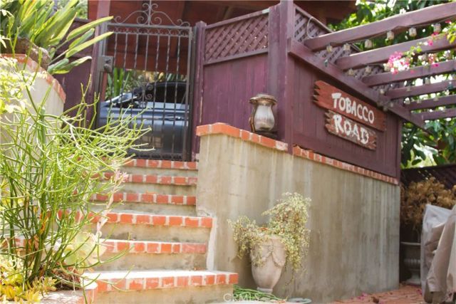 2318 Holly Drive, Los Angeles, CA 90068