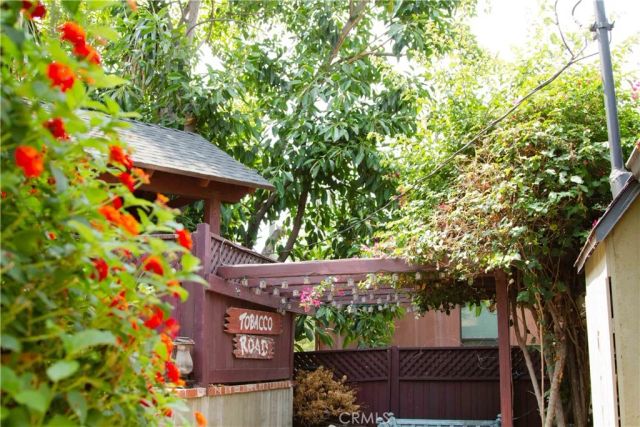 2318 Holly Drive, Los Angeles, CA 90068