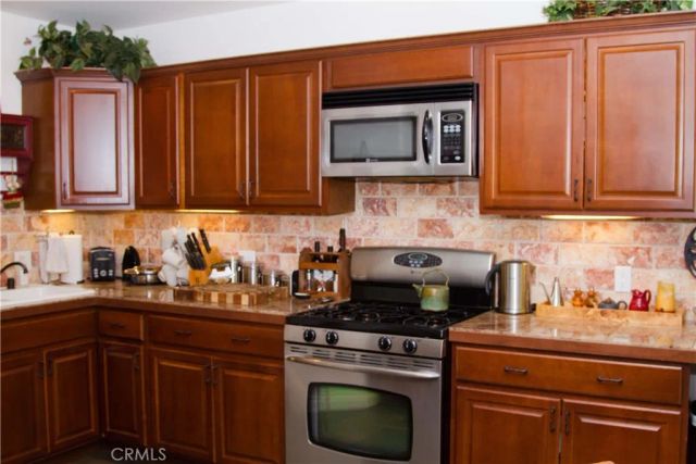 2318 Holly Drive, Los Angeles, CA 90068