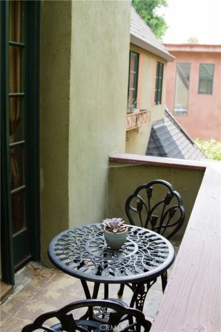 2318 Holly Drive, Los Angeles, CA 90068