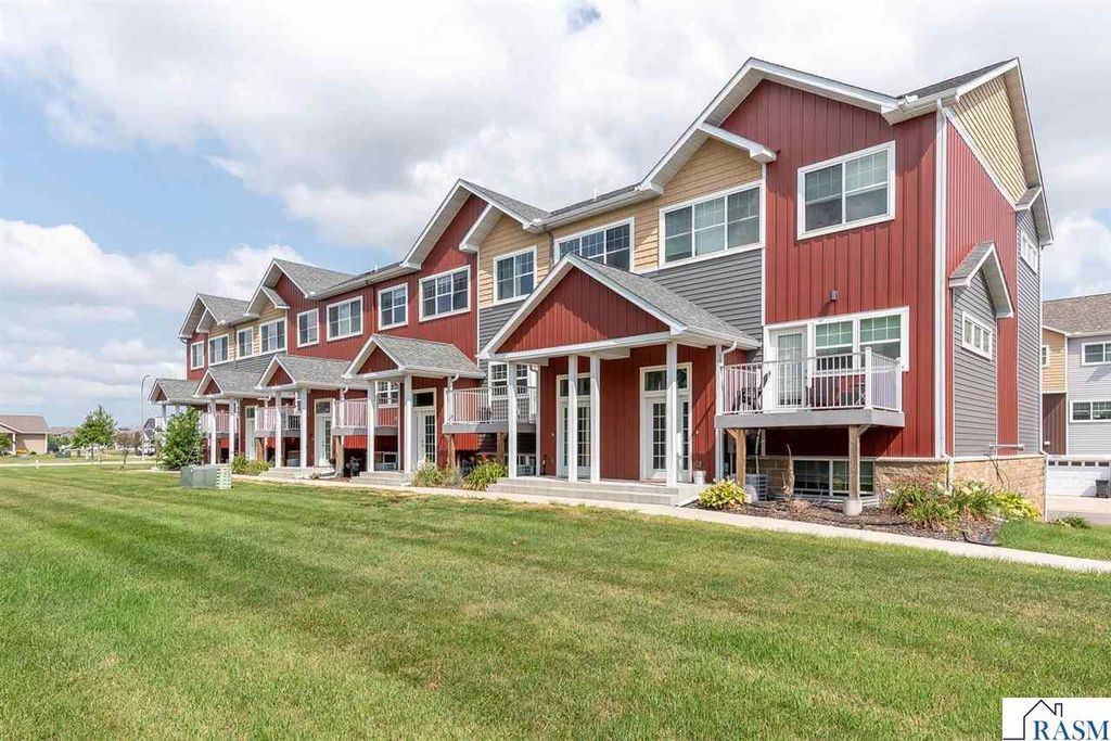 3025 Bluestem Trail, Mankato, MN 56001