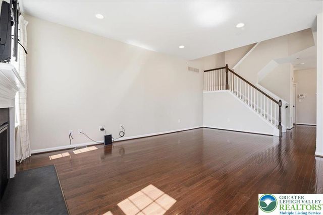 250 Redclover Lane, Allentown City, PA 18104