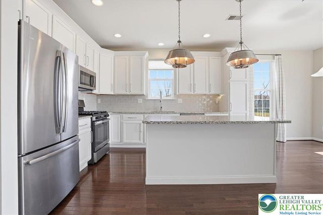 250 Redclover Lane, Allentown City, PA 18104