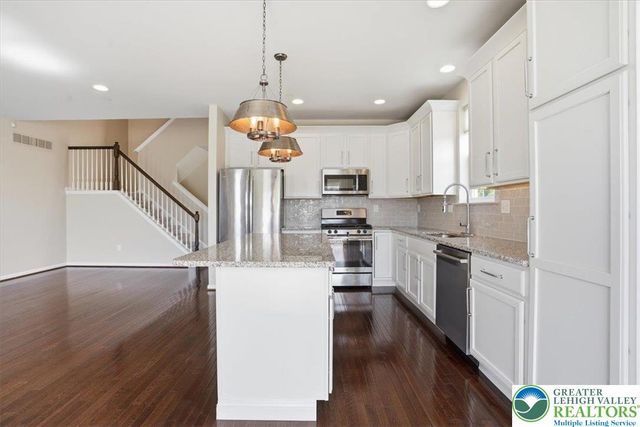 250 Redclover Lane, Allentown City, PA 18104