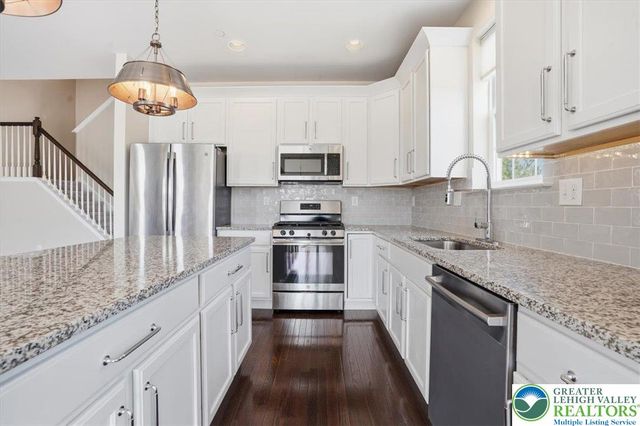 250 Redclover Lane, Allentown City, PA 18104
