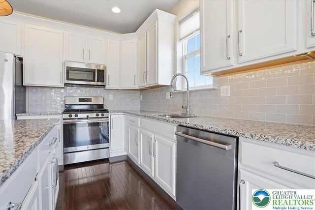 250 Redclover Lane, Allentown City, PA 18104
