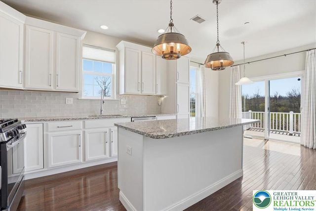 250 Redclover Lane, Allentown City, PA 18104