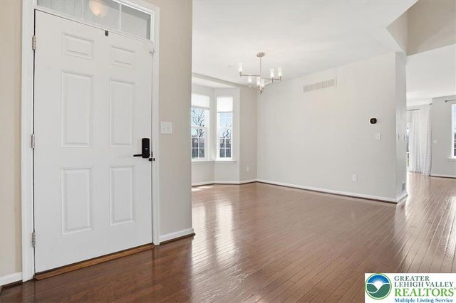 250 Redclover Lane, Allentown City, PA 18104