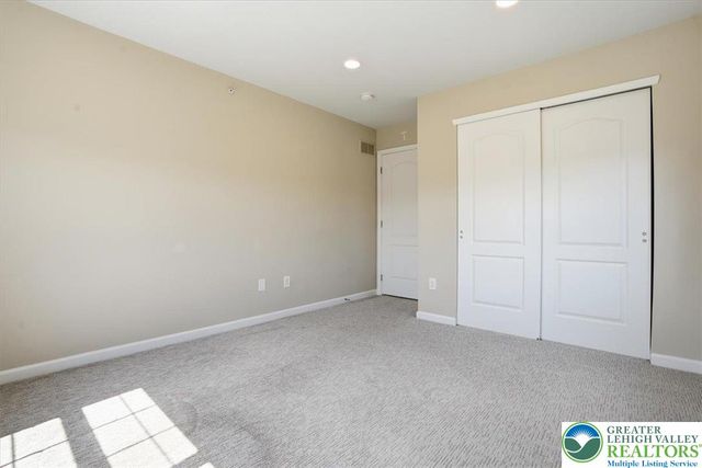 250 Redclover Lane, Allentown City, PA 18104