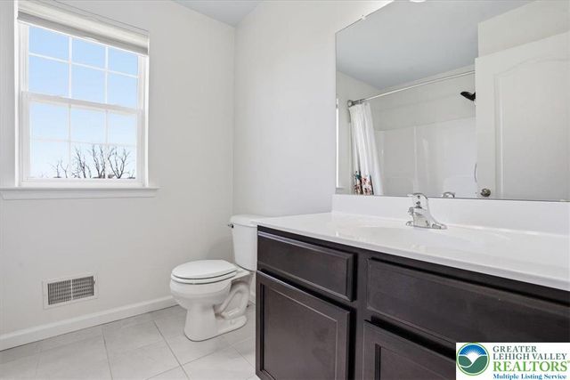 250 Redclover Lane, Allentown City, PA 18104