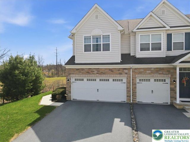 250 Redclover Lane, Allentown City, PA 18104