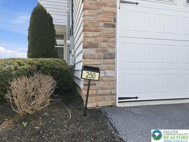 250 Redclover Lane, Allentown City, PA 18104